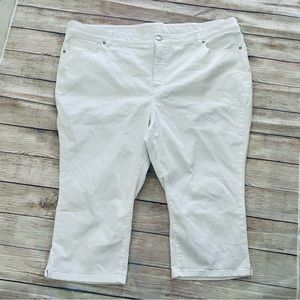 Lane Bryant Pedal Cropped Capri Pants Mid-Rise White NWT Size 26
